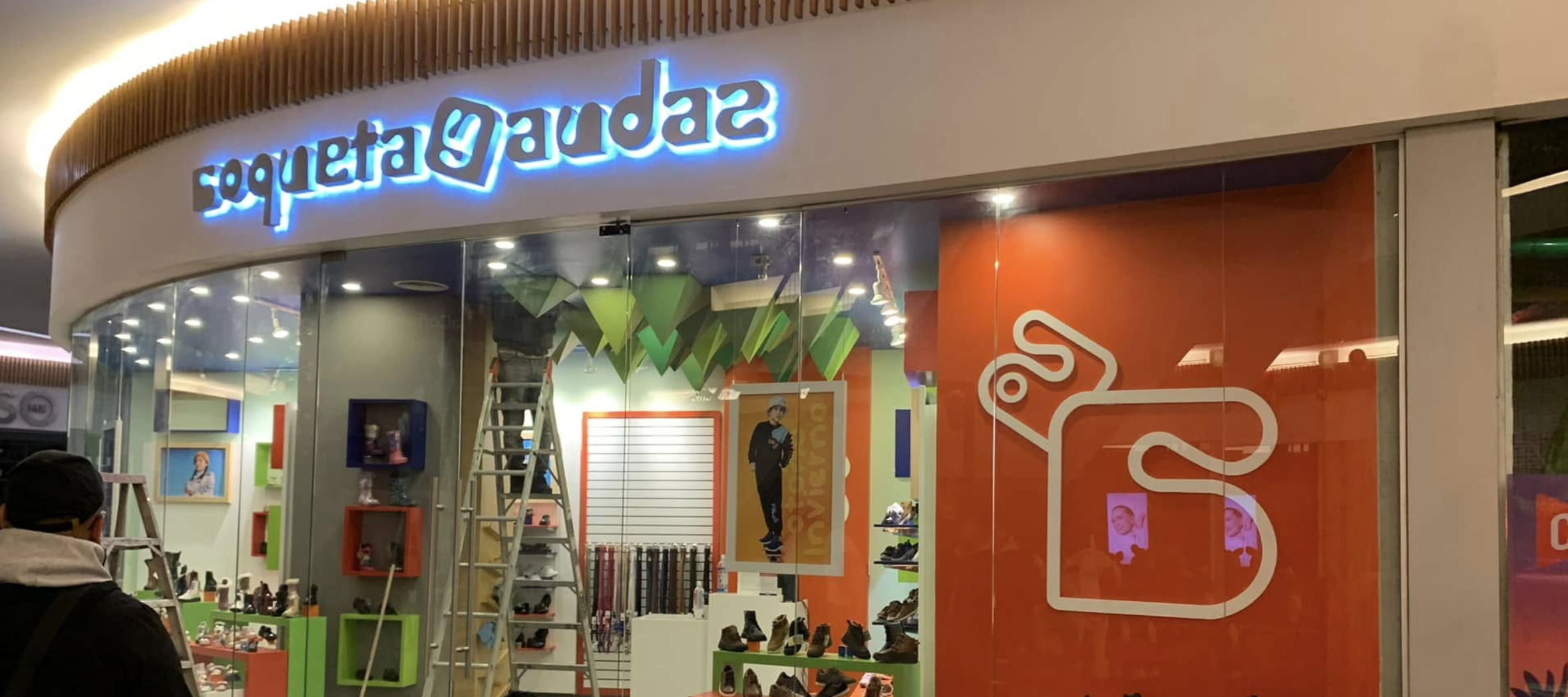 Letras y Cajas de Luz