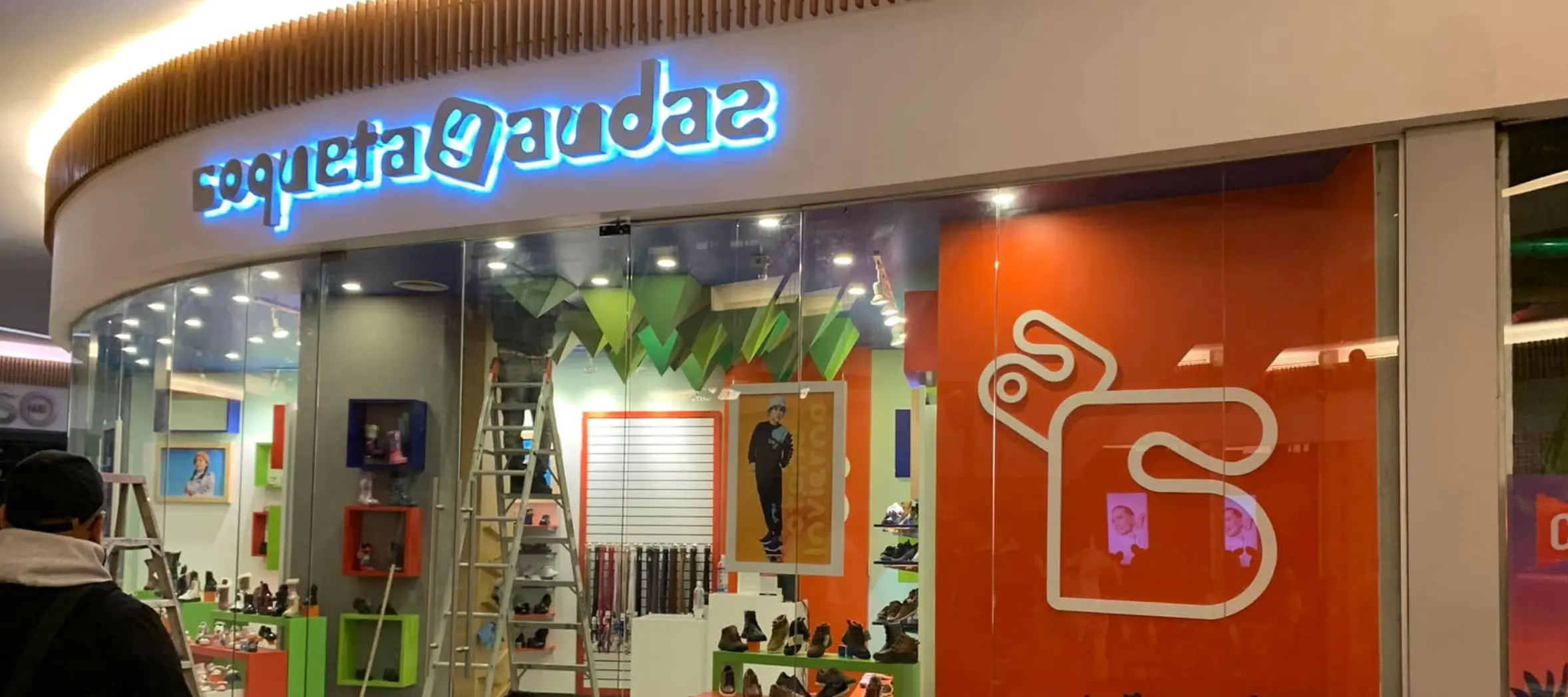 Letras y Cajas de Luz